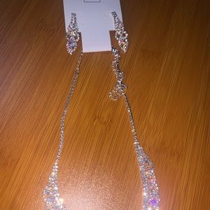 Set of earrings and necklace